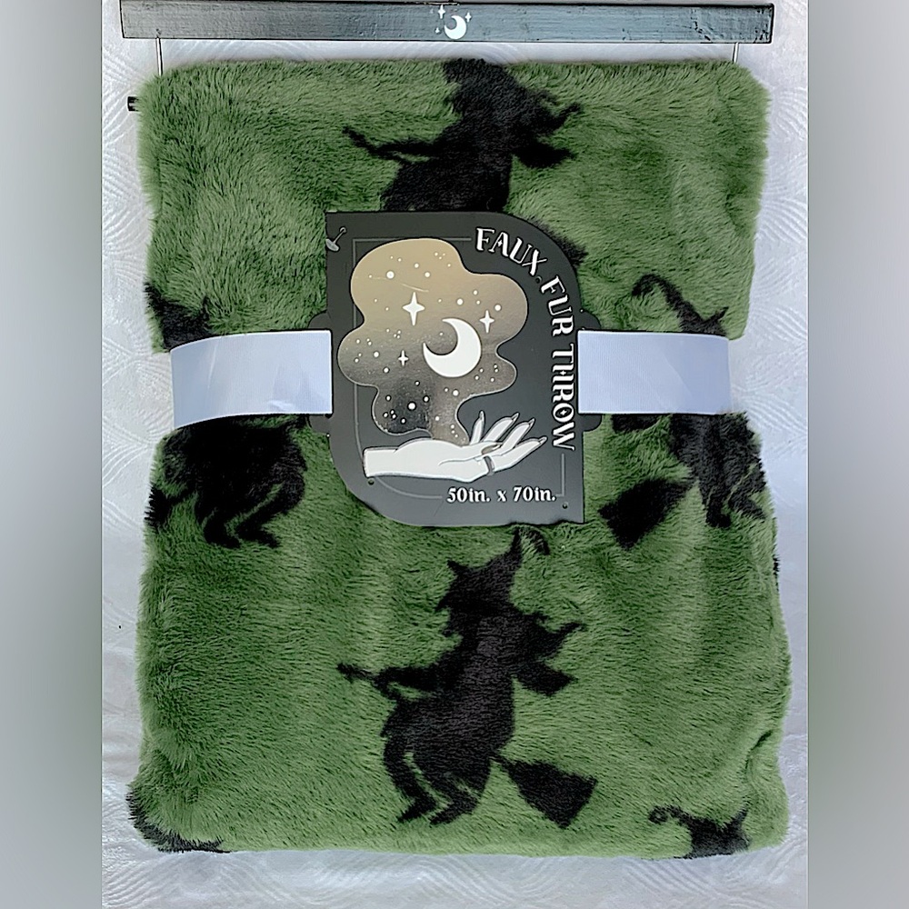 SALE - Artisan 34 Flying Wicked Witches Faux Fur Halloween Throw Blanket